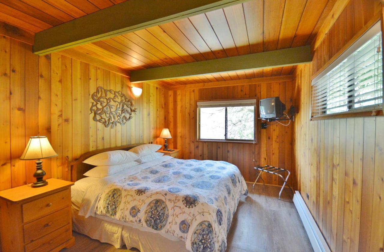 Pender Harbour Resort & Marina Garden Bay ภายนอก รูปภาพ