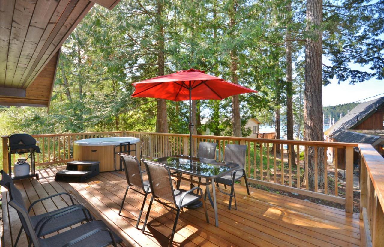 Pender Harbour Resort & Marina Garden Bay ภายนอก รูปภาพ