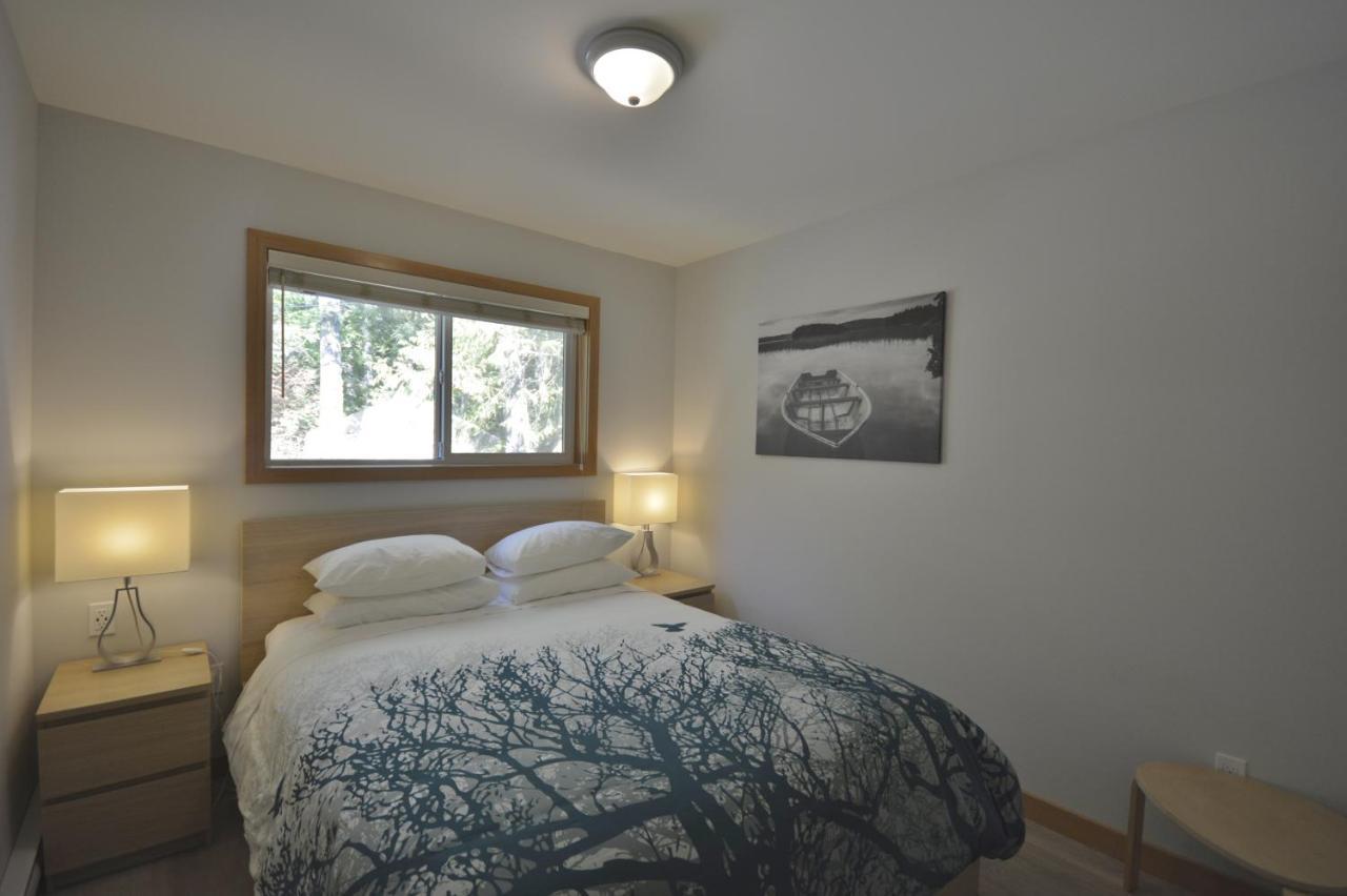 Pender Harbour Resort & Marina Garden Bay ภายนอก รูปภาพ