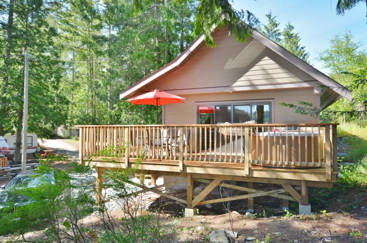 Pender Harbour Resort & Marina Garden Bay ภายนอก รูปภาพ