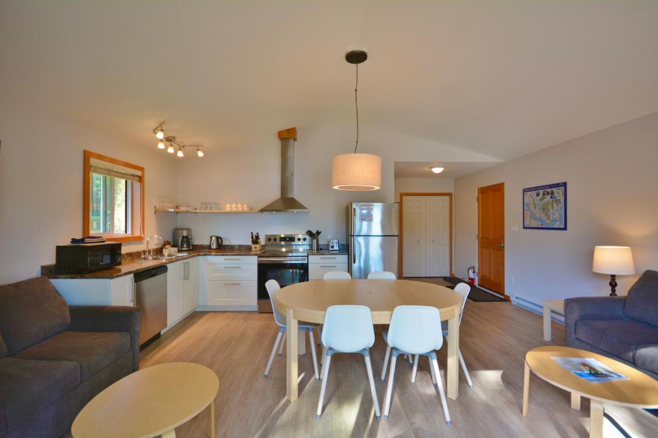 Pender Harbour Resort & Marina Garden Bay ภายนอก รูปภาพ
