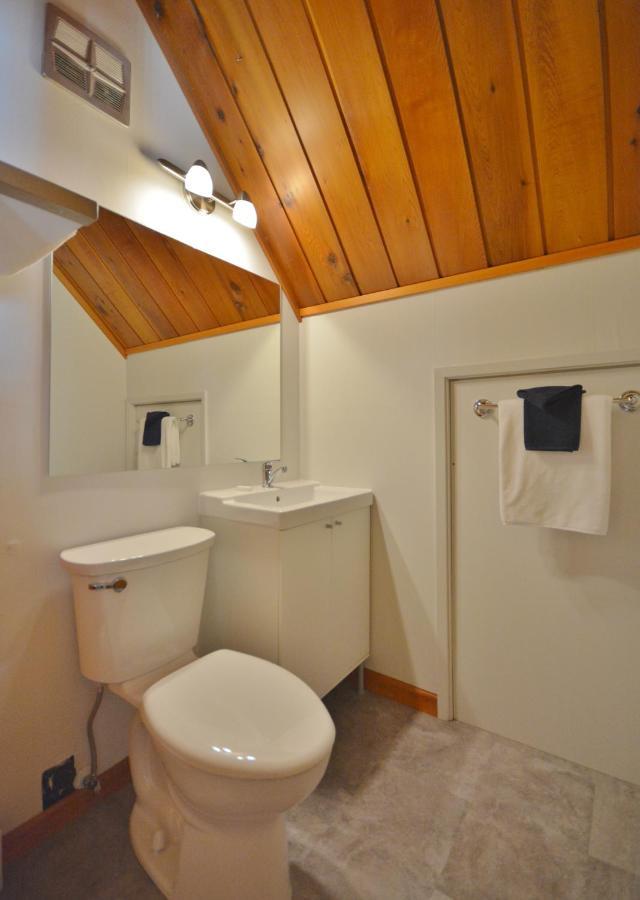 Pender Harbour Resort & Marina Garden Bay ภายนอก รูปภาพ