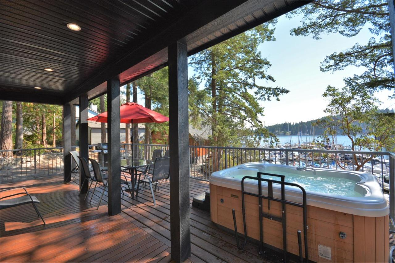 Pender Harbour Resort & Marina Garden Bay ภายนอก รูปภาพ