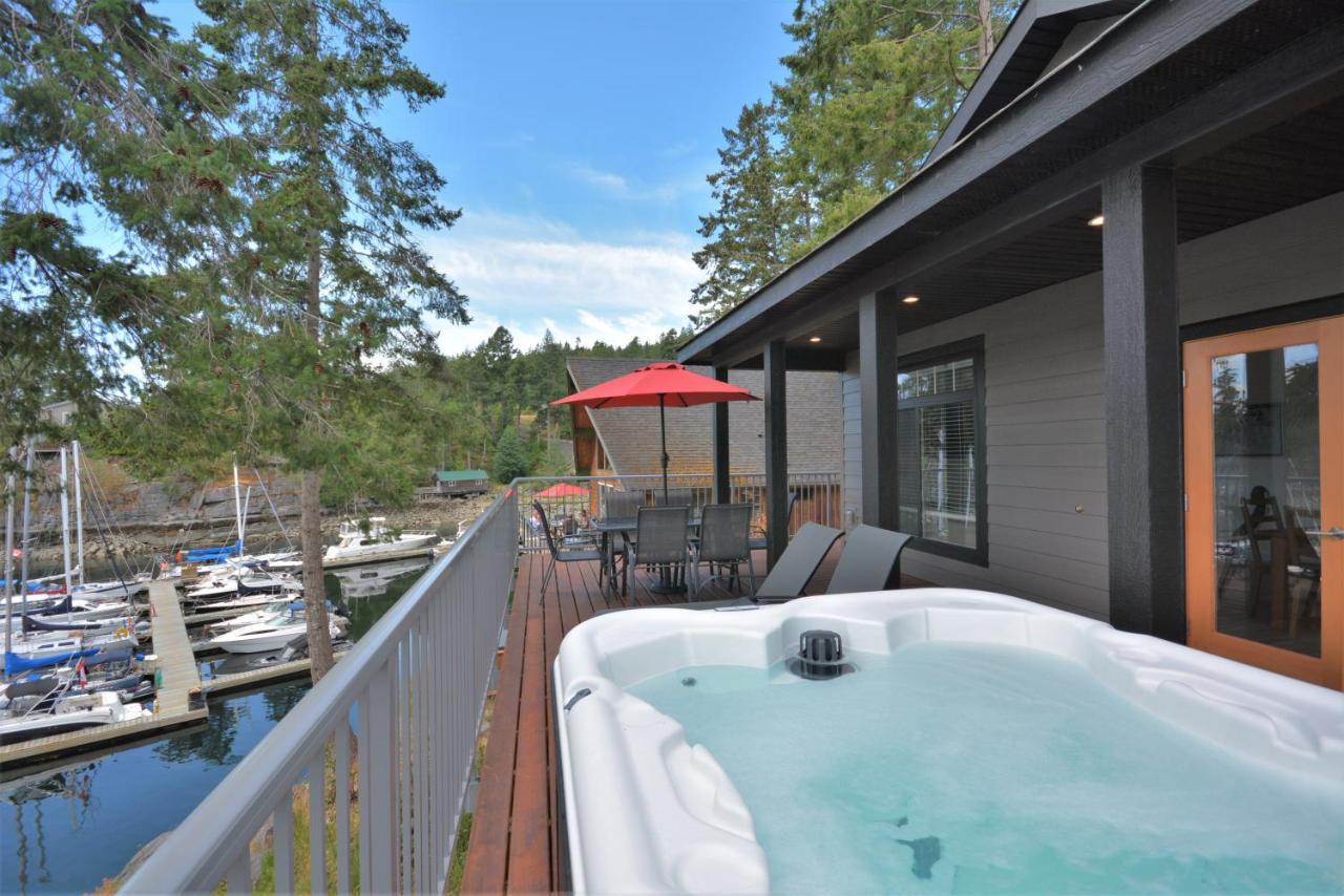 Pender Harbour Resort & Marina Garden Bay ภายนอก รูปภาพ