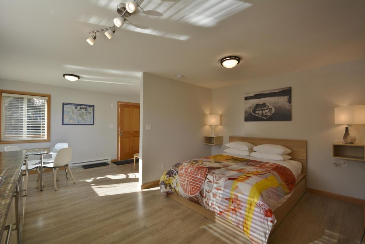 Pender Harbour Resort & Marina Garden Bay ภายนอก รูปภาพ