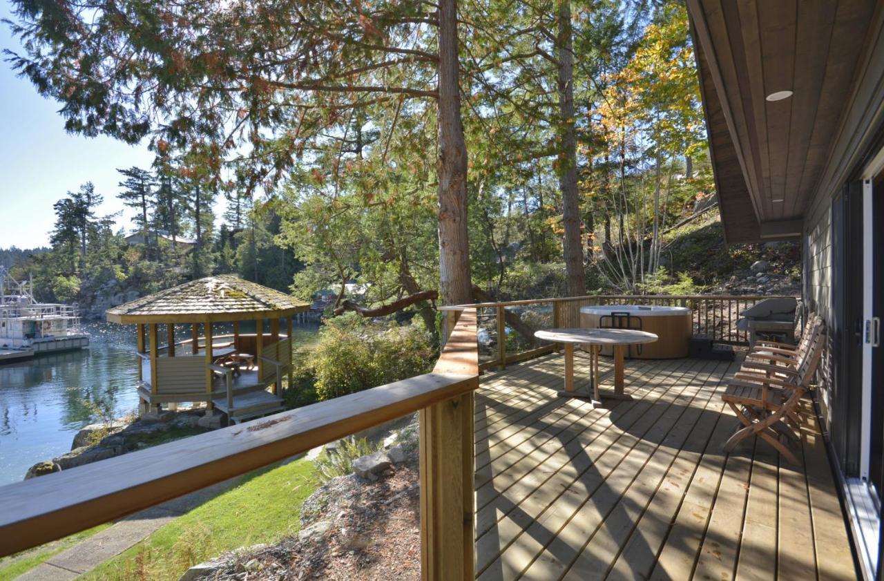 Pender Harbour Resort & Marina Garden Bay ภายนอก รูปภาพ