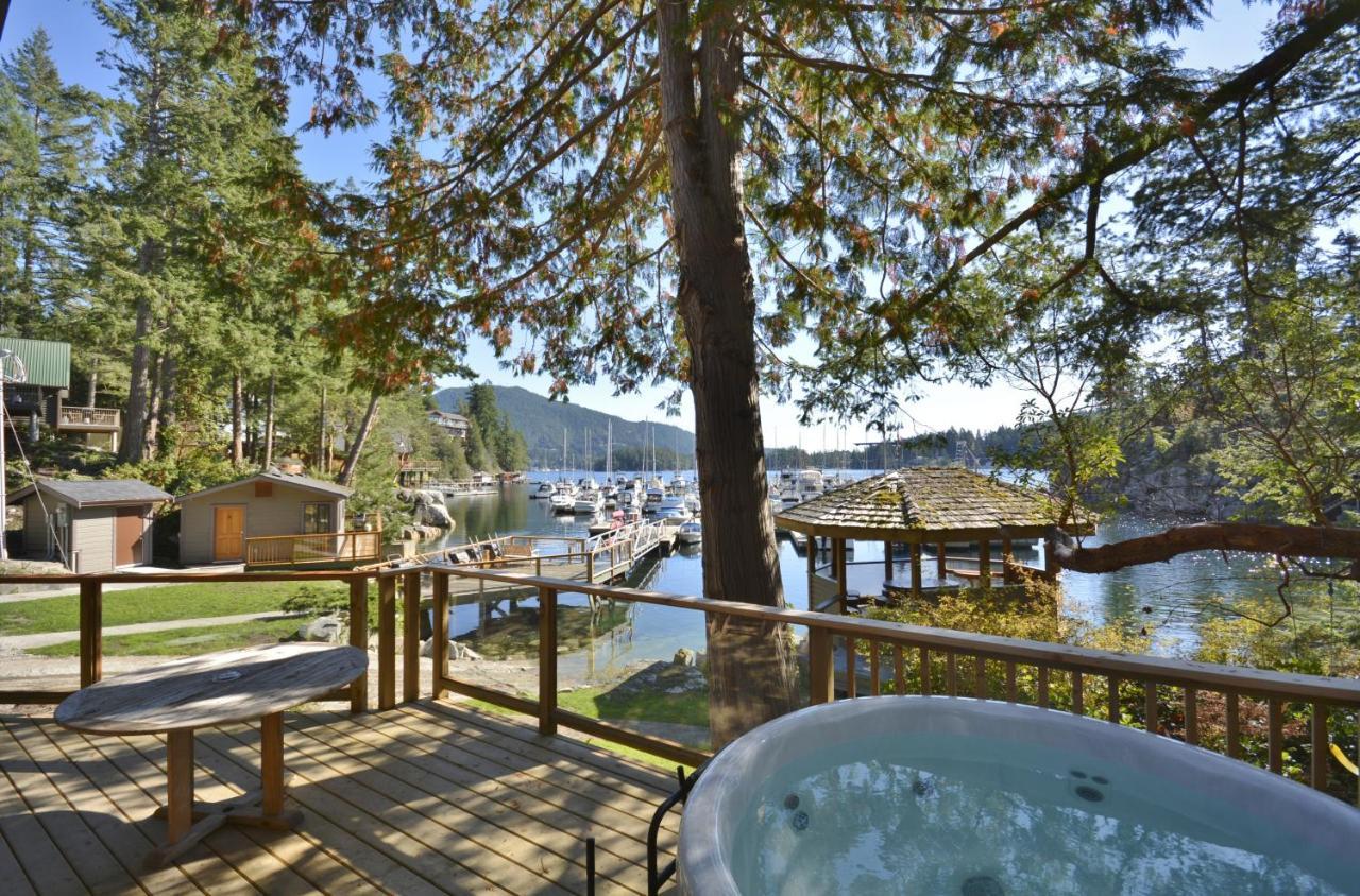 Pender Harbour Resort & Marina Garden Bay ภายนอก รูปภาพ