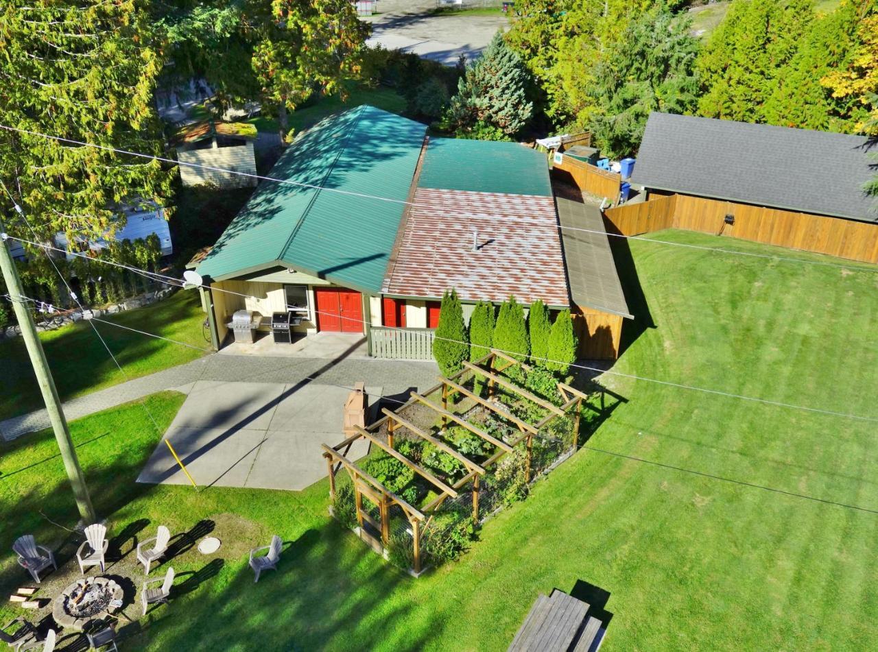 Pender Harbour Resort & Marina Garden Bay ภายนอก รูปภาพ