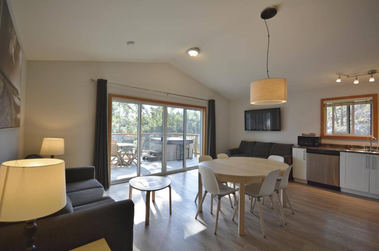 Pender Harbour Resort & Marina Garden Bay ภายนอก รูปภาพ