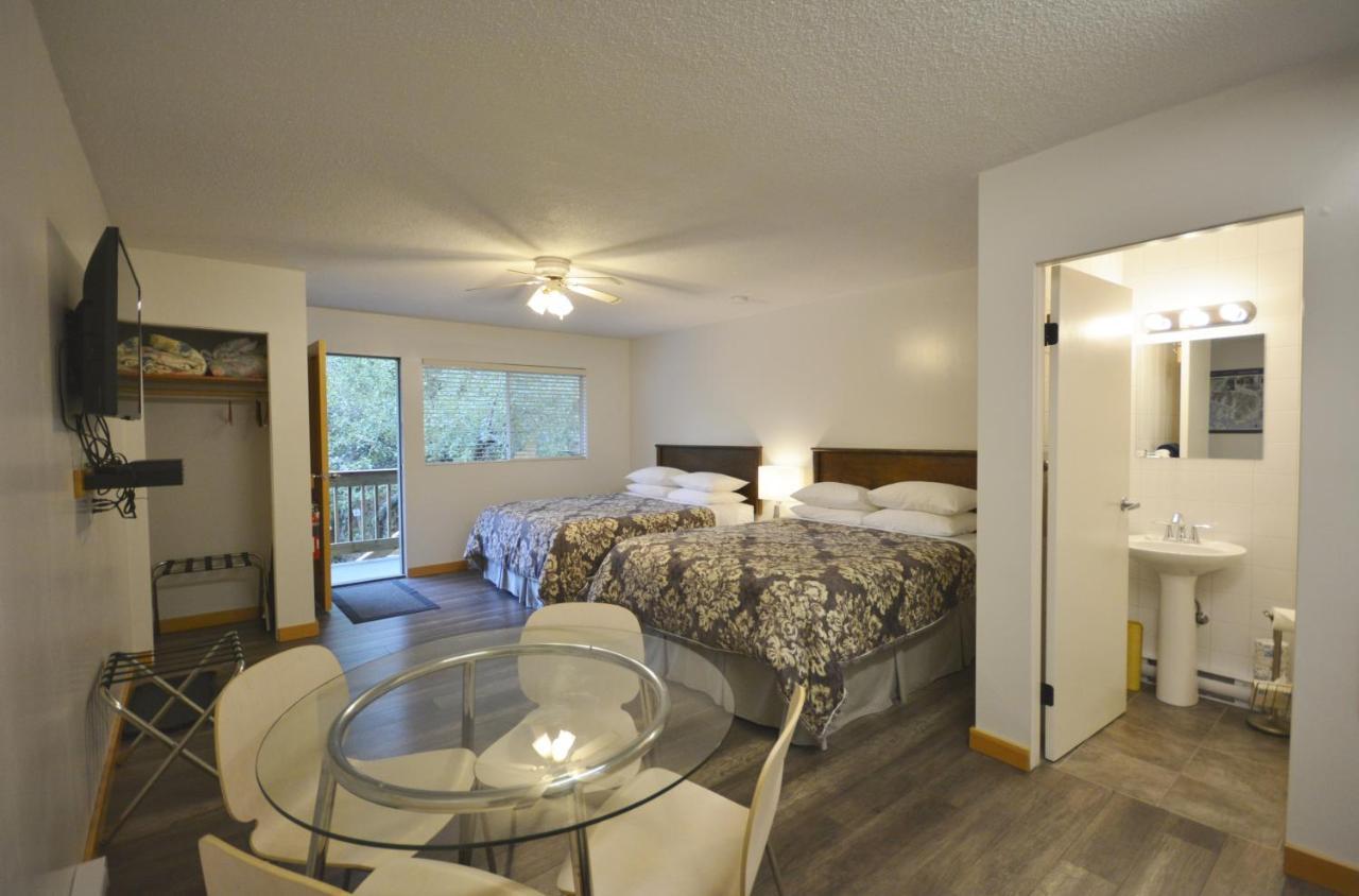 Pender Harbour Resort & Marina Garden Bay ภายนอก รูปภาพ
